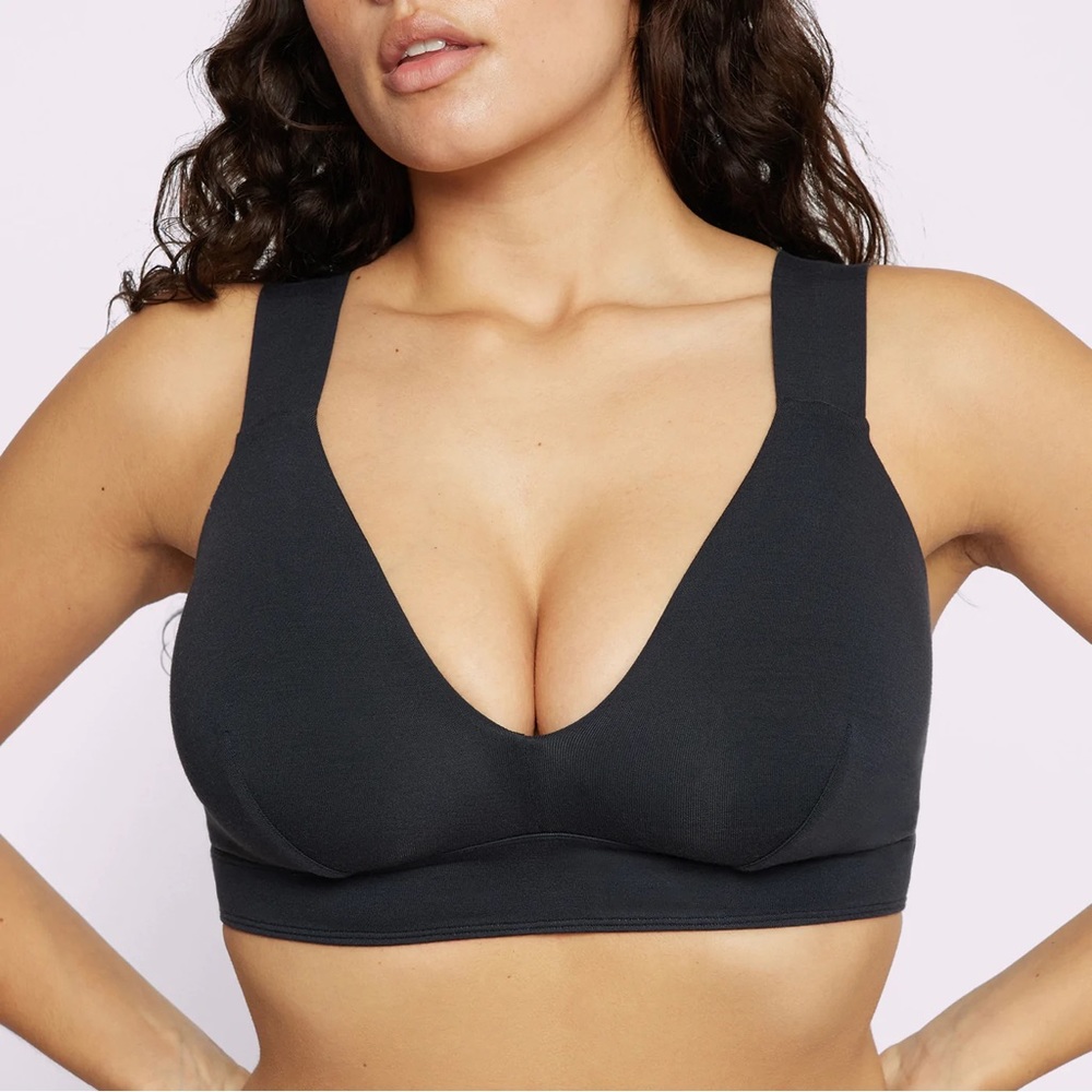 Parade Cloud Triangle Bralette size +2 in eightball (black)
